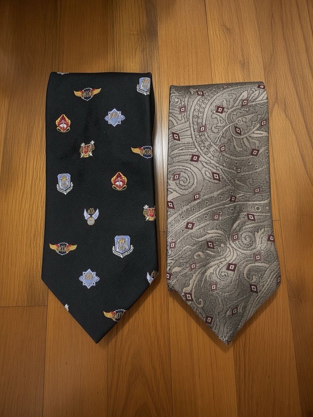 $250 2 Oscar De La Renta Embroidered Italian Silk Ties